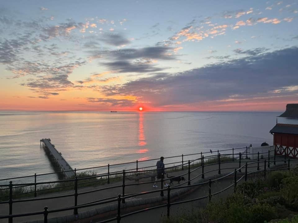 Captain'S Deck Beach Balcony Perfectlysaltburn Exteriör bild